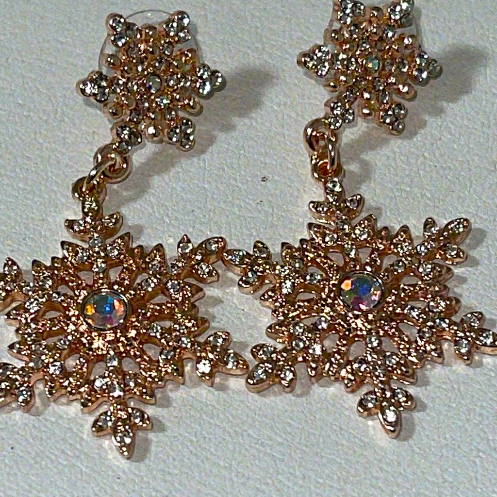 New- Rose Gold And Dominique Snowflake Pierced Earrings 2 L 5$